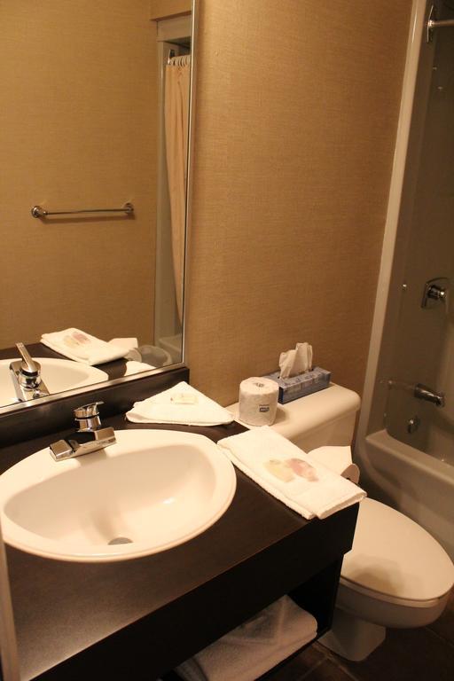 Motel Capri Et Suites Репантіньї Екстер'єр фото