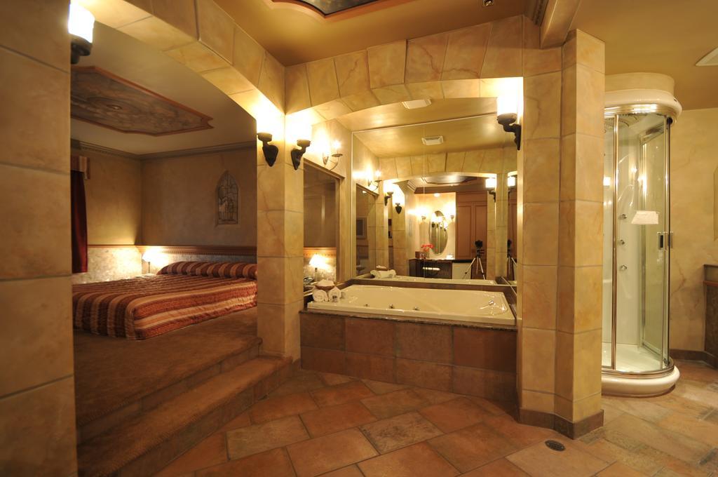 Motel Capri Et Suites Репантіньї Екстер'єр фото