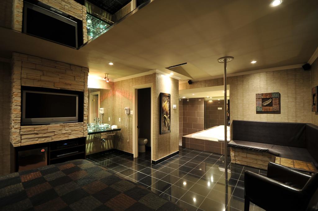Motel Capri Et Suites Репантіньї Екстер'єр фото