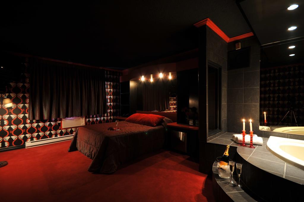 Motel Capri Et Suites Репантіньї Екстер'єр фото