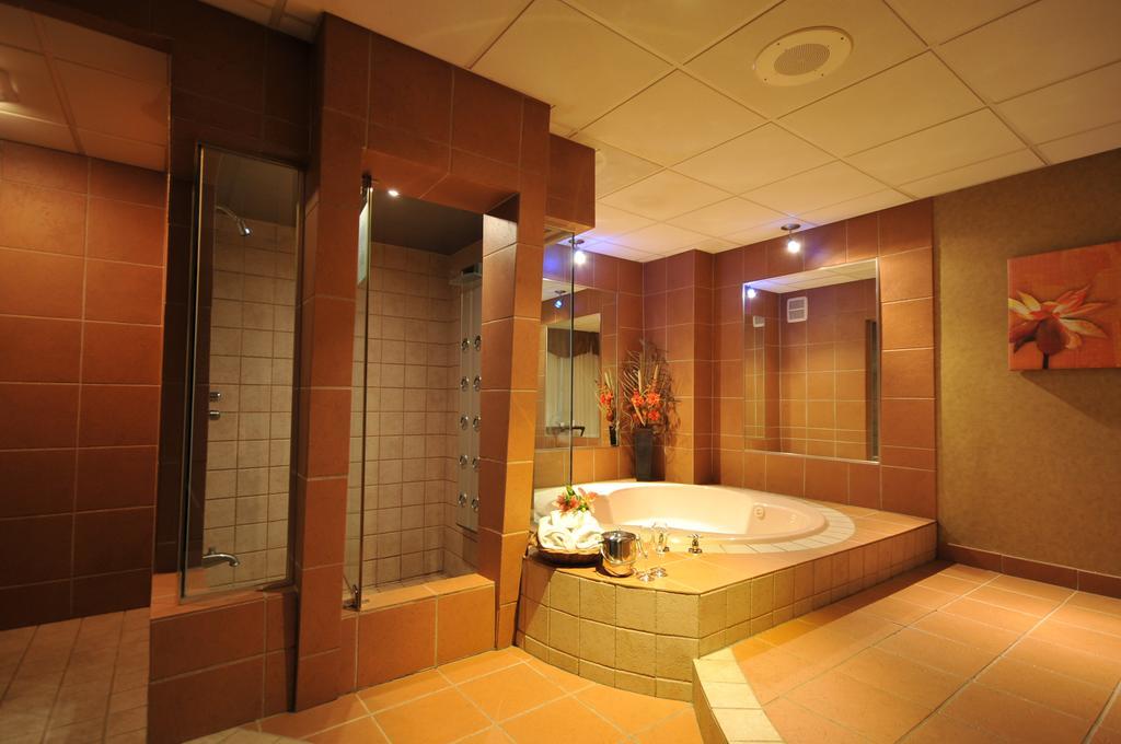 Motel Capri Et Suites Репантіньї Екстер'єр фото