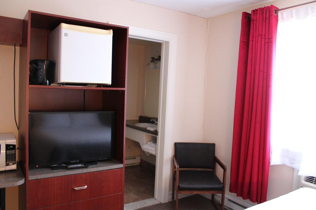 Motel Capri Et Suites Репантіньї Екстер'єр фото