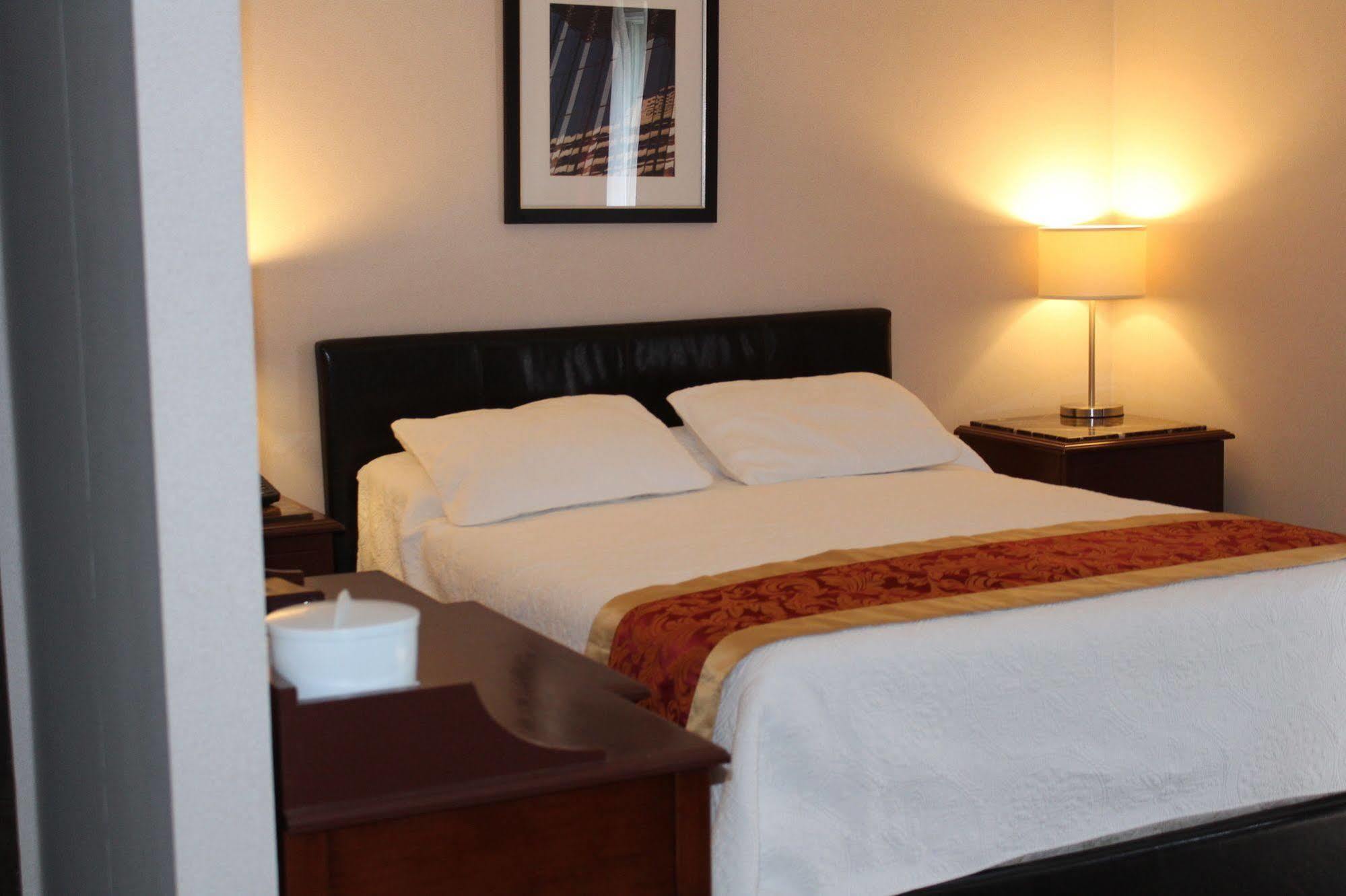 Motel Capri Et Suites Репантіньї Екстер'єр фото